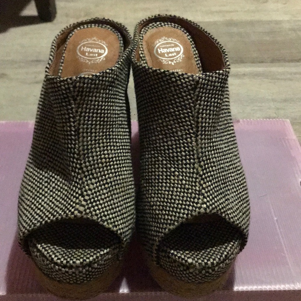 Adorable never worn Jeffrey Campbell woven wedge